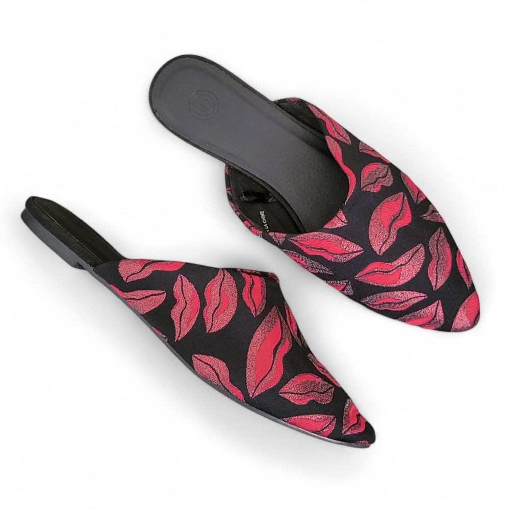 Urban Outfitters UO Lips Pointed Toe Fabric Mules / Slip On Flats